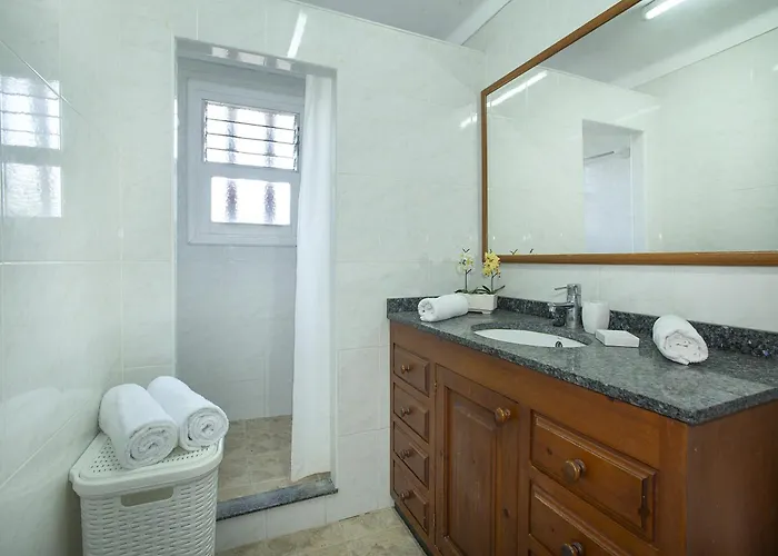 Owl Guillermo - Rustic Villa *