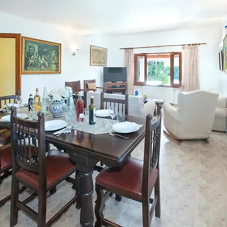 Owl Guillermo - Rustic Villa